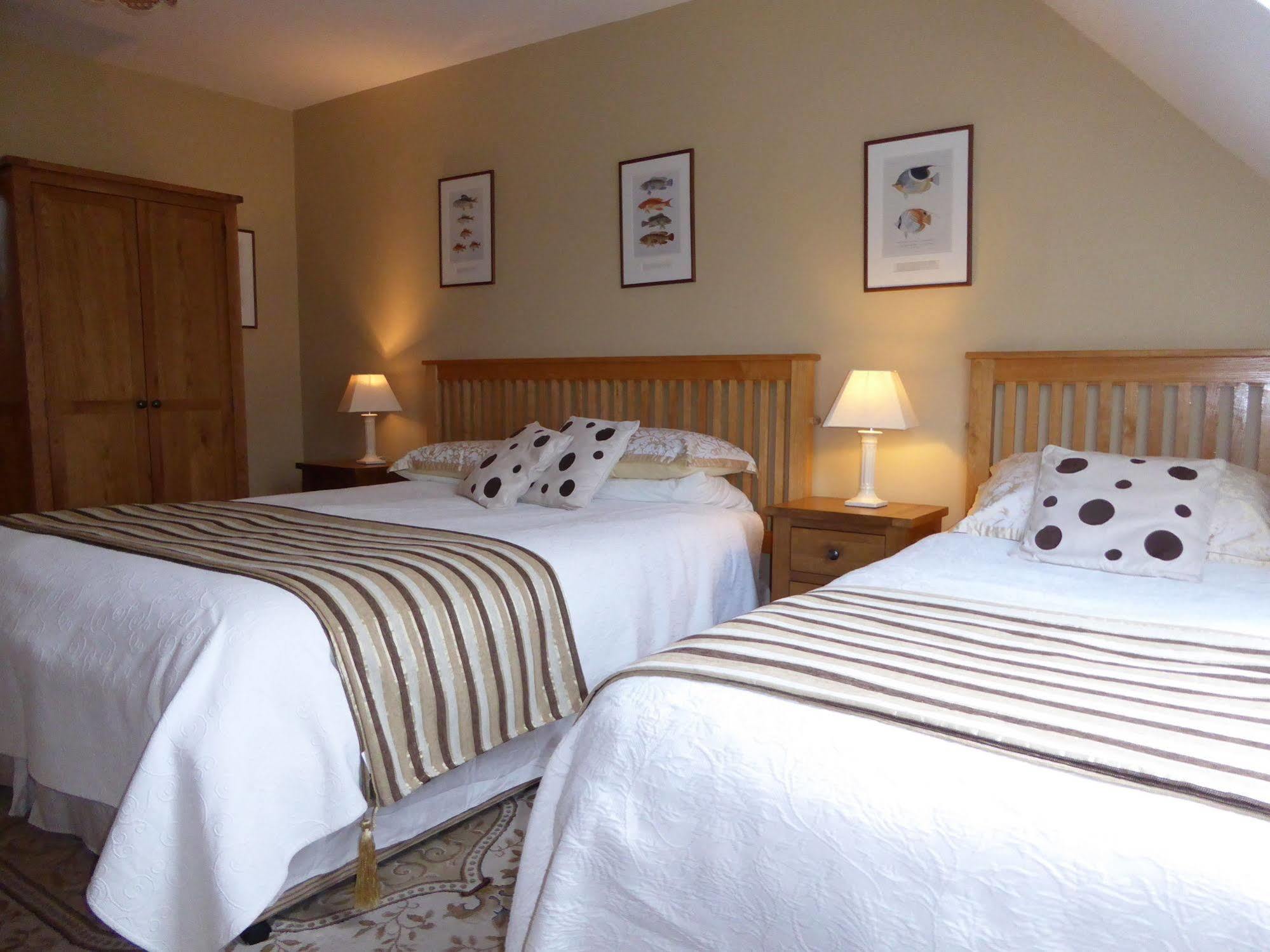 Camillaun Lodge With Lough Corrib Boat Hire Oughterard Exterior foto